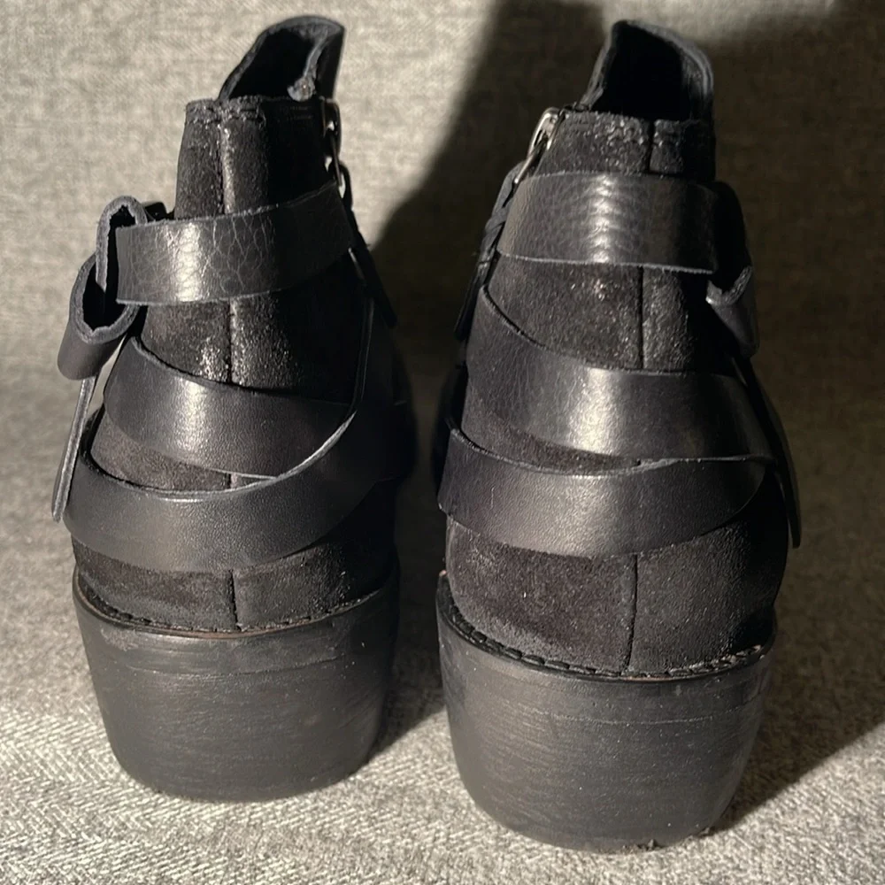 SoftWalk Raleigh Booties. - Picture 4 of 9